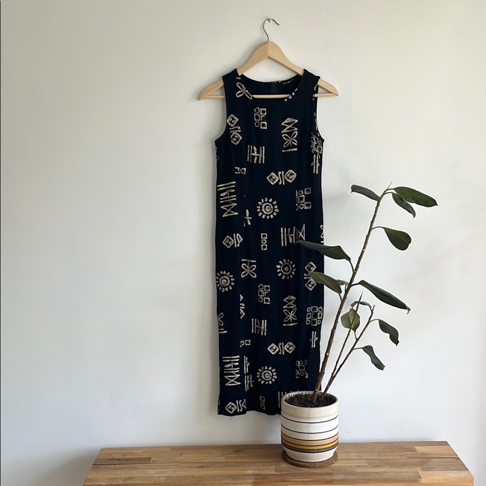 Black and Beige Sleeveless Geometric Print Dress